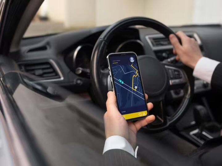 Cab: इस पॉपुलर सोशल मीडिया ऐप से आप Uber कैब को बुक कर सकते हैं. इसके लिए आपको 7292000002 नंबर पर Hi लिखकर भेजना होता है. इसके बाद प्रोसेस को फॉलो करते हुए आप अपनी कैब बुक सकते हैं.