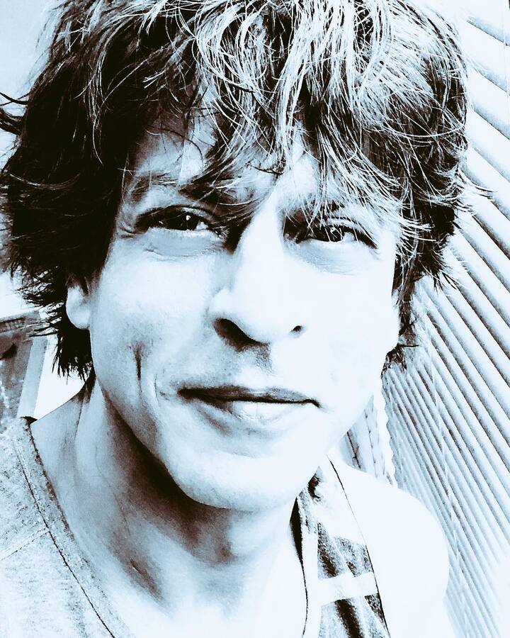 शाहरुख खान का फिल्म इंडस्ट्री में एक्टर और एक्ट्रेस सभी के साथ बहुत अच्छा रिश्ता है. चार साल पहले, सुपरस्टार ने कहा था कि वह कभी भी अक्षय कुमार के साथ काम नहीं कर पाएंगे और इसका कारण काफी मनोरंजक था. वह किसी और के बारे में नहीं बल्कि अक्षय कुमार के बारे में बात कर रहे थे.