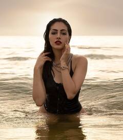 Jeniffer Piccinato PHOTO: બીચ લુકમાં હોટ લાગે છે રામસેતુની હિરોઈન જેનીફર