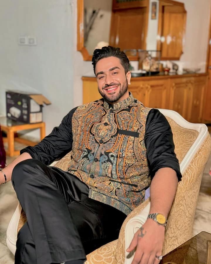 अली गोनी बिग बॉस 14 के वाइल्डकार्ड प्रतियोगी थे. वह सीज़न के सबसे अधिक भुगतान पाने वाले प्रतियोगी भी थे. उनकी अनुमानित कुल संपत्ति 25 करोड़ रुपये है.