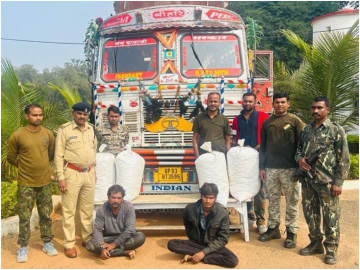 dhamtaro police arrested two smugglers with 80 kg hashish and truck ann Dhamtari: चुनाव खत्म होते बढ़ने लगी तस्करों की गतिविधि, धमतरी में 16 लाख के गांजे के साथ 2 तस्कर गिरफ्तार