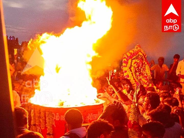 Karthigai Deepam 2023: அரோகரா அரோகரா... பக்தர்கள் கோஷத்துடன் பெருமுக்கல் சஞ்சீவி மலை உச்சியில் ஏற்றப்பட்ட மகா தீபம்