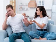 पार्टनर से इमोशनल डिटैचमेंट की तरफ इशारा करती हैं ये बातें, ध्यान दें, समय रहते सुधार लें