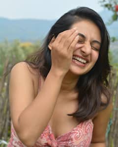 Esther Anil Photos : తన అందంతో కుర్రాళ్ల హృదయాలు దోచేస్తున్న దృశ్యం పాప