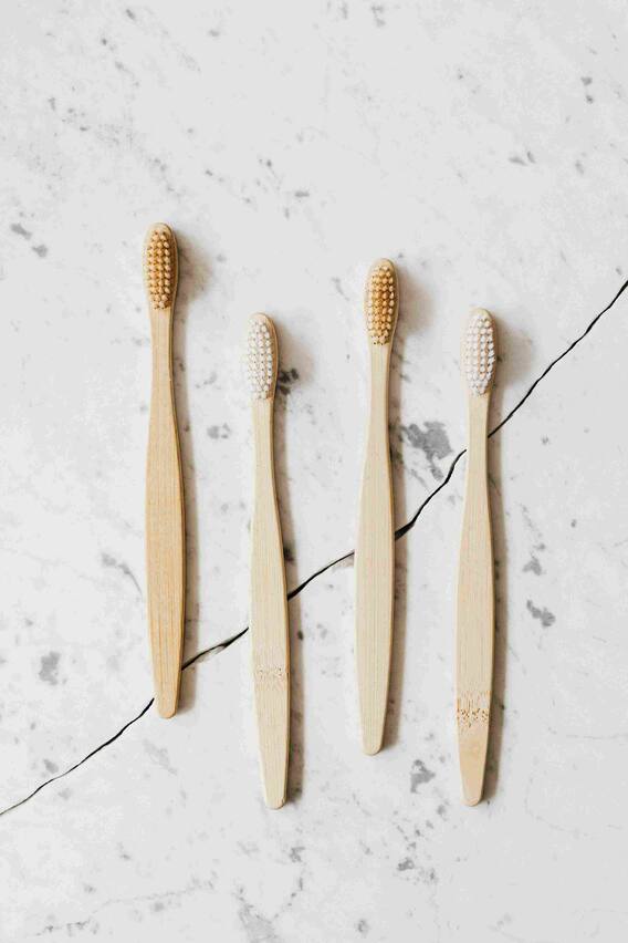 কতদিন পরপর পাল্টাতে হয় টুথব্রাশ? জানেন?