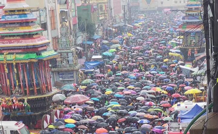 இன்று கார்த்திகை தீப திருநாள். திருவண்ணாமலையில் கிரிவலம் சென்றால் இன்னல்கள் நீங்கும் என்று நம்பப்படுகிறது.