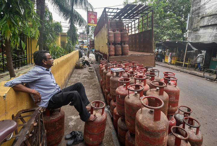 সংস্থা সূত্রে খবর, ডিস্ট্রিবিউটরদের মাধ্যমে এলপিজি গ্রাহকদের এই বায়োমেট্রিক আইডেন্টিফিকেশন হবে।
