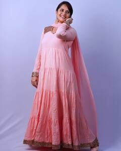 రంగమ్మత్తకు ఏజ్ రివర్స్‌లో పోతుందా? - రోజురోజుకూ అందంగా అనసూయ!