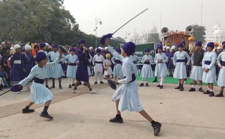ਇਸ ਦੇ ਸੰਦਰਭ ਵਿੱਚ ਐਤਵਾਰ ਨੂੰ ਸ਼੍ਰੋਮਣੀ ਗੁਰਦੁਆਰਾ ਪ੍ਰਬੰਧਕ ਕਮੇਟੀ ਵੱਲੋਂ ਸਿੱਖ ਸੰਗਤਾਂ ਦੇ ਸਹਿਯੋਗ ਨਾਲ ਤਖ਼ਤ ਸ੍ਰੀ ਦਮਦਮਾ ਸਾਹਿਬ ਤੋਂ ਸ੍ਰੀ ਗੁਰੂ ਗ੍ਰੰਥ ਸਾਹਿਬ ਜੀ ਦੀ ਛੱਤਰ ਛਾਇਆ ਤੇ ਪੰਜ ਪਿਆਰਿਆਂ ਦੀ ਆਗਵਾਈ ਵਿੱਚ ਅਲੋਕਿਕ ਨਗਰ ਕੀਰਤਨ ਸਜਾਇਆ ਗਿਆ