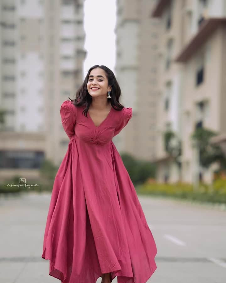 అందమైన దీప్తి సునయన (Image credit: Deepthi Sunaina/Instagram)
