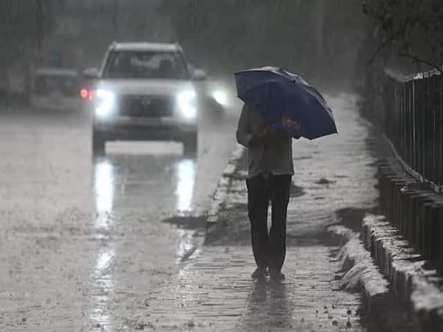 Maharashtra Weather News Warning of unseasonal rain in the state for the next three days  सावधान! पुढील तीन दिवस राज्यात अवकाळी पावसाचा इशारा, 'या' भागात अवकाळीसह होणार गारपीट