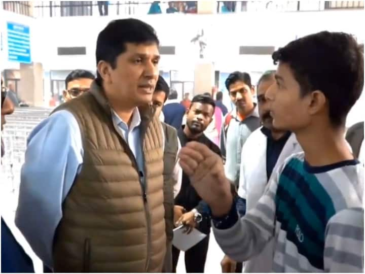 Delhi Health minister saurabh bhardwaj surprise inspection of baba saheb ambedkar hospital in Rohini Delhi: औचक निरीक्षण के लिए अंबेडकर अस्पताल पहुंचे मंत्री सौरभ भारद्वाज तो सामने आई ये बड़ी बात, मरीजों ने की शिकायत