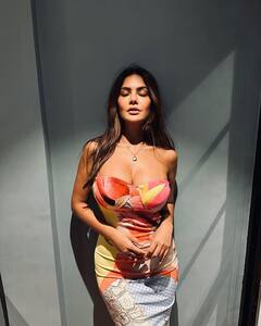 Esha Gupta Birthday: पहली फिल्म से सुपरस्टार बन गई थीं ईशा गुप्ता, 4 साल पहले डिजास्टर मूवी देकर बड़े पर्दे से हुईं गायब