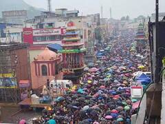 Karthigai Deepam 2023: திருவண்ணாமலை மகிமைகள்.மழையில் நனைந்தபடி  கிரிவலம் செல்லும் பக்தர்கள்!