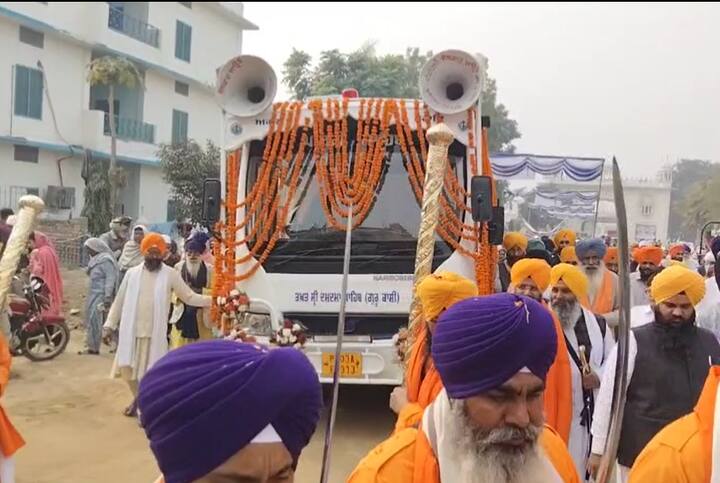 ਨਗਰ ਕੀਰਤਨ ਵਿੱਚ ਤਖ਼ਤ ਸਾਹਿਬ ਦੇ ਸਿੰਘ ਸਾਹਿਬ ਗਿਆਨੀ ਹਰਪ੍ਰੀਤ ਸਿੰਘ ਤੇ ਸ੍ਰੋਮਣੀ ਗੁਰਦੁਆਰਾ ਪ੍ਰਬੰਧਕ ਕਮੇਟੀ ਦੇ ਮੈਂਬਰਾਂ ਨੇ ਵਿਸ਼ੇਸ਼ ਤੌਰ ਤੇ ਹਾਜ਼ਰੀ ਲਵਾਈ। ਨਗਰ ਕੀਰਤਨ ਦੌਰਾਨ ਤਖ਼ਤ ਸਾਹਿਬ ਦੇ ਹਜ਼ੂਰੀ ਰਾਗੀਆਂ ਵੱਲੋਂ ਰਸਮਈ ਕੀਰਤਨ ਕੀਤਾ ਗਿਆ। ਇਸ ਮੌਕੇ ਬੈਂਡ ਤੇ ਗਤਕੇ ਦੇ ਜੌਹਰ ਦਿਖਾਏ ਗਏ। ਸੰਗਤਾਂ ਵੱਲੋਂ ਨਗਰ ਕੀਰਤਨ ਦੌਰਾਨ ਫੁੱਲਾਂ ਦੀ ਵਰਖਾ ਕੀਤੀ ਜਾ ਰਹੀ ਸੀ।