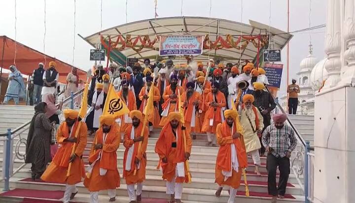 Guru Nanak Jayanti 2023: ਸਾਹਿਬ ਸ੍ਰੀ ਗੁਰੂ ਨਾਨਕ ਦੇਵ ਜੀ ਦਾ ਪ੍ਰਕਾਸ਼ ਉਤਸਵ ਜਿੱਥੇ ਪੂਰੀ ਦੁਨੀਆਂ ਵਿੱਚ ਸਿੱਖ ਸੰਗਤਾਂ ਵੱਲੋਂ ਪੂਰੀ ਸ਼ਰਧਾ ਤੇ ਉਤਸ਼ਾਹ ਨਾਲ ਮਨਾਇਆ ਜਾ ਰਿਹਾ ਹੈ, ਉੱਥੇ ਹੀ ਸਿੱਖ ਜਗਤ ਦੇ ਚੌਥੇ ਤਖ਼ਤ ਤਖ਼ਤ ਸ੍ਰੀ ਦਮਦਮਾ ਸਾਹਿਬ ਵਿਖੇ ਵੀ ਅੱਜ ਗੁਰਪੂਰਬ ਹਰ ਸਾਲ ਦੀ ਤਰ੍ਹਾਂ ਪੂਰੀ ਧੂਮਧਾਮ ਨਾਲ ਮਨਾਇਆ ਗਿਆ।