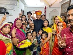 In Pics: मतदान के बाद क्यों बड़ी बहन विमला देवी से मिलने पहुंचे CM गहलोत? ट्वीट कर दिया ये मार्मिक बयान, देखें तस्वीरें