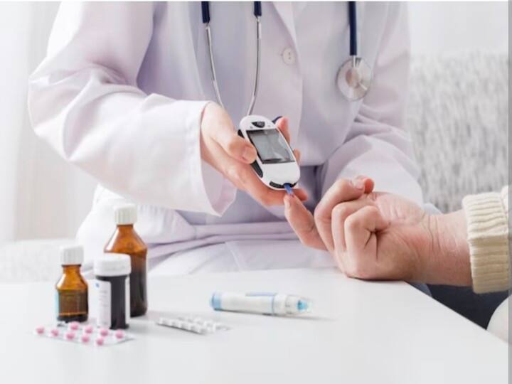 health tips diabetes risk factors causes symptoms treatment in hindi सावधान ! हर 5 में से एक डायबिटीज मरीज को अंधेपन, किडनी फेलियर और नर्व्स डैमेज का खतरा