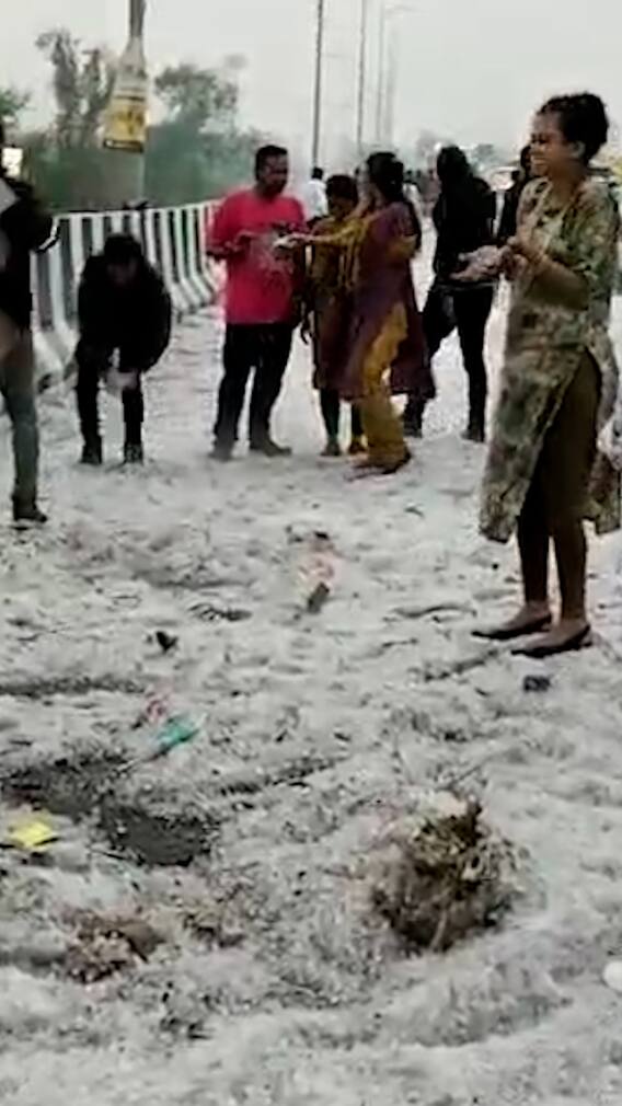 અમદાવાદ-રાજકોટ હાઈવે પર કરા પડતાં બરફની ચાદર છવાઈ, લોકોએ કરાવ્યું ફોટોશૂટ