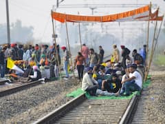 जालंधर में रेलवे ट्रैकों पर धरना देने वाले किसानों पर एक्शन, 350 पर FIR दर्ज