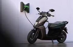 Best Range Electric Scooters: આ શાનદાર ઈલેક્ટ્રિક સ્કૂટર્સની રેન્જ જાણી તમારા હોંશ ઉડી જશે, જુઓ તસવીરો