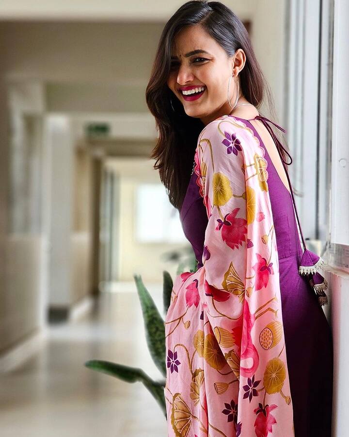 సిరి హన్మంతు అందమైన ఫోటోలు (Image Credit: Siri Hanumanthu/instagram)