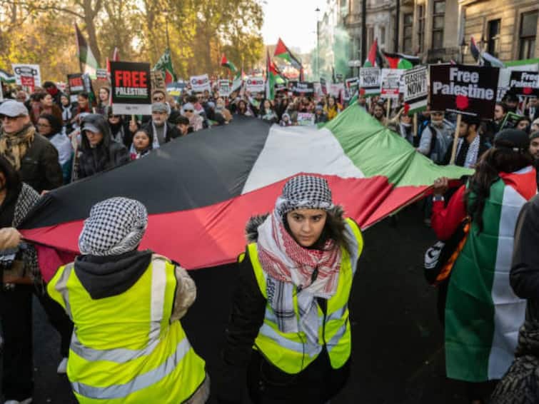 Huge Pro-Palestine March In London Seeks Gaza Ceasefire, Several Held For Anti-Semitic Placards hamas truce Huge Pro-Palestine March In London Seeks Gaza Ceasefire, Several Held For Anti-Semitic Placards