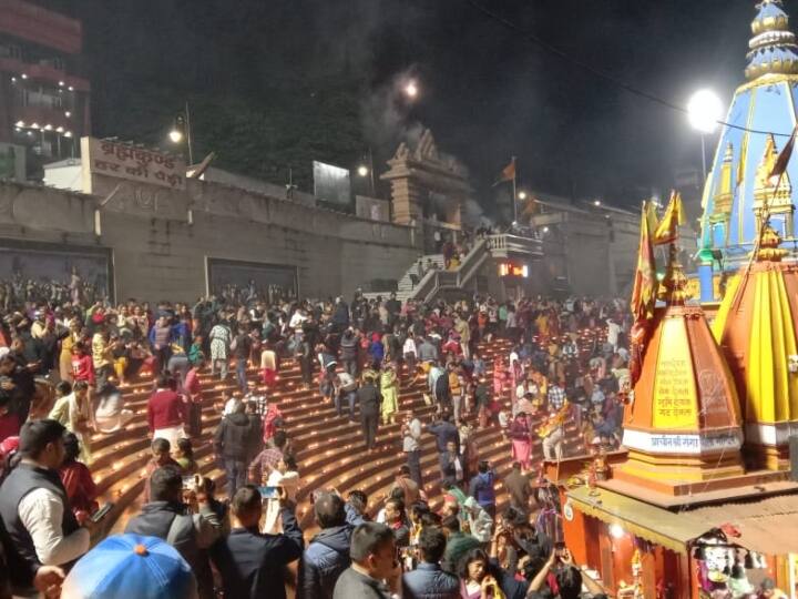 Haridwar Dev Deepawali celebrated ahead of Kartik Purnima at Har Ki Pauri ANN Haridwar News: देव दीपावली पर हर की पौड़ी पर जले हजारों दीप, टनल में फंसे मजदूरों के लिए की कामना