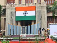 Mumbai Attack 26/11: मुंबई हमले की 15वीं बरसी आज, सीएम शिंदे और राज्यपाल बैस ने शहीदों को दी श्रद्धांजलि, देखें तस्वीरें