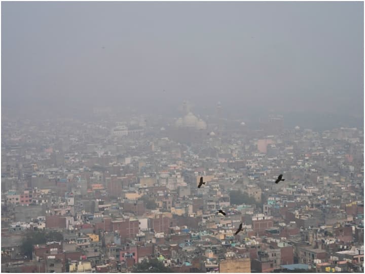 Delhi imd forecast rainfall that likely to give some relief from air pollution Delhi Pollution: दिल्ली में सोमवार को बारिश के आसार, वायु प्रदूषण से मिल सकती है कुछ राहत