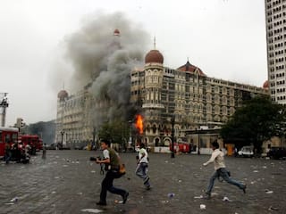 26/11 mumbai attack 15th anniversary full story of mumbai terrorist attack 26/11 Mumbai Attack: இந்திய வரலாற்றின் கருப்பு நாள்.. மும்பை தாக்குதல் இன்றுடன் 15 ஆண்டுகள்.. மறக்க முடியா கொடூரம்!