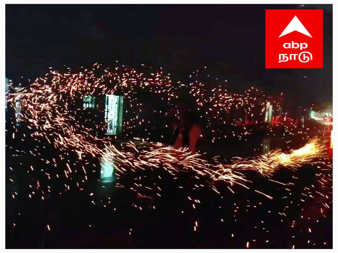 Karthigai Deepam 2023: மாவொளி சுற்றி கார்த்திகை தீபம் கொண்டாடிய மயிலாடுதுறை 2K கிட்ஸ்.. வைரலாகும் புகைப்படங்கள்..!
