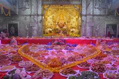 Dagdusheth Ganapati Temple : त्रिपुरारी पौर्णिमेनिमित्त दगडूशेठ गणपती मंदिरात दीपोत्सव, लक्ष दिव्यांच्या प्रकाशाने उजळलं मंदिर