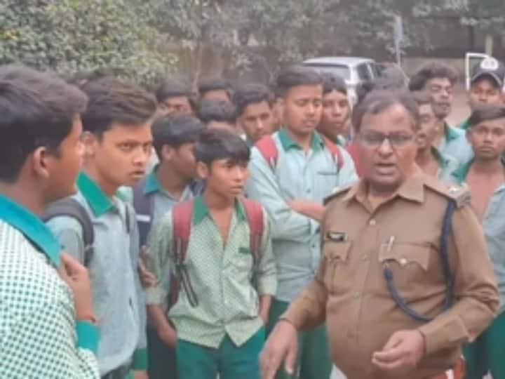 Ramgarh molestation and assault on girl students allegations against people of particular community Jharkhand: रामगढ़ में छात्राओं से छेड़खानी और मारपीट को लेकर तनाव, समुदाय विशेष के लोगों पर आरोप