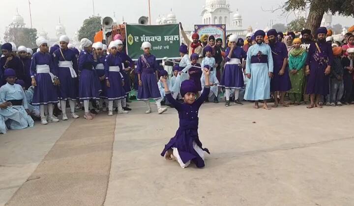 ਦੱਸ ਦਈਏ ਕਿ ਜਗਤ ਗੁਰੂ ਸ੍ਰੀ ਗੁਰੂ ਨਾਨਕ ਦੇਵ ਜੀ ਦਾ ਪ੍ਰਕਾਸ ਉਤਸਵ ਮਾਲਵੇ ਦੇ ਇਤਿਹਾਸਕ ਨਗਰ ਵਿਖੇ ਹਰ ਸਾਲ ਦੀ ਤਰ੍ਹਾਂ ਇਸ ਸਾਲ ਵੀ ਪੂਰੀ ਸ਼ਰਧਾ ਭਾਵਨਾ ਨਾਲ ਮਨਾਇਆਂ ਜਾ ਰਿਹਾ ਹੈ।