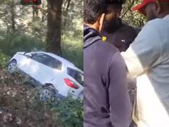 मोहम्मद शमी के सामने पहाड़ी से नीचे गिरी कार, घायल शख्स को ऐसे मदद देते दिखे तेज गेंदबाज