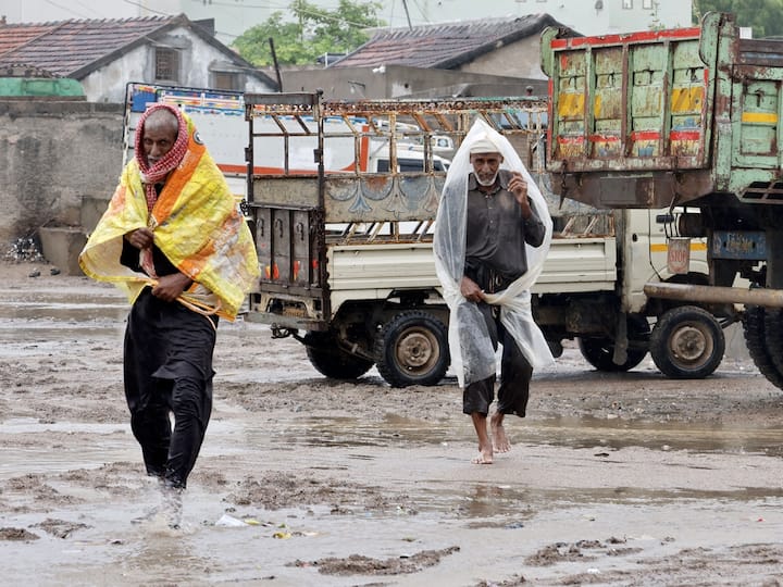 Gujarat Unseasonal Rain Hailstorm Several Dead In Lightning Strikes Surat Gujarat: 20 Dead In Lightning Strikes As Unseasonal Rain, Hailstorm Batter State