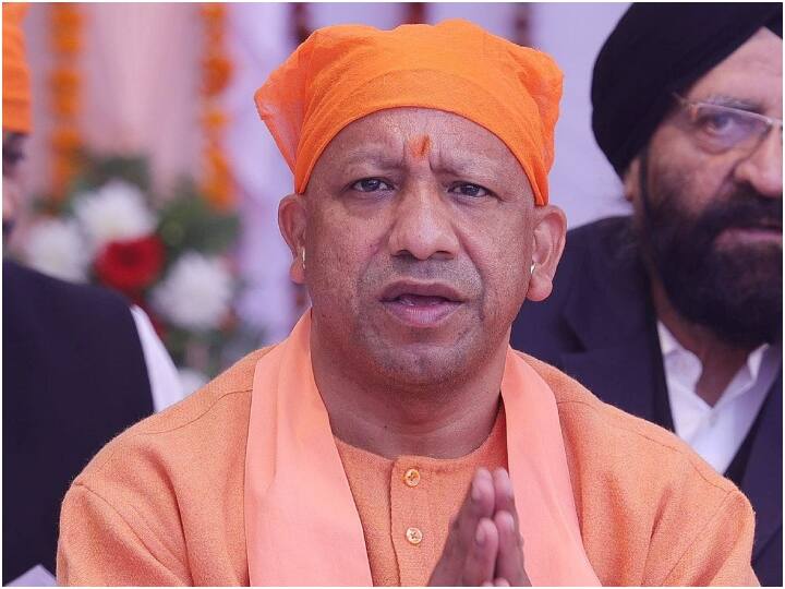 CM Yogi Adityanath participated in program on occasion of 554th Prakash Parv of Guru Nanak Dev ANN Guru Nanak Jayanti 2023: प्रकाश पर्व पर लखनऊ के गुरुद्वारे में पहुंचे सीएम योगी, कहा- 'आज पूरी दुनिया में छाए हुए हैं सिख'