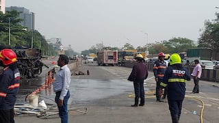 पुण्यात ट्रॅफिक जाममुळे महिलेचा मृत्यू? 17 तासांनंतर वडगाव शेरी चौकात पलटी झालेला टँकर बाजूला