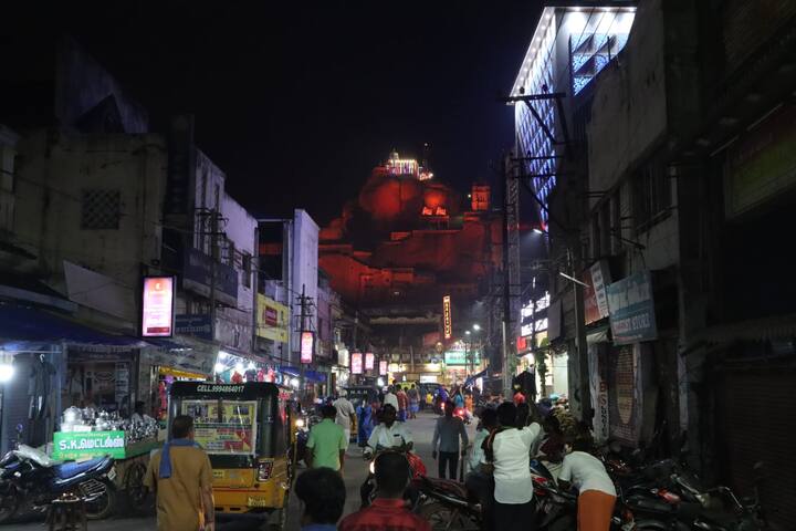 திருச்சி மலைக்கோட்டை பஜார் தெரு