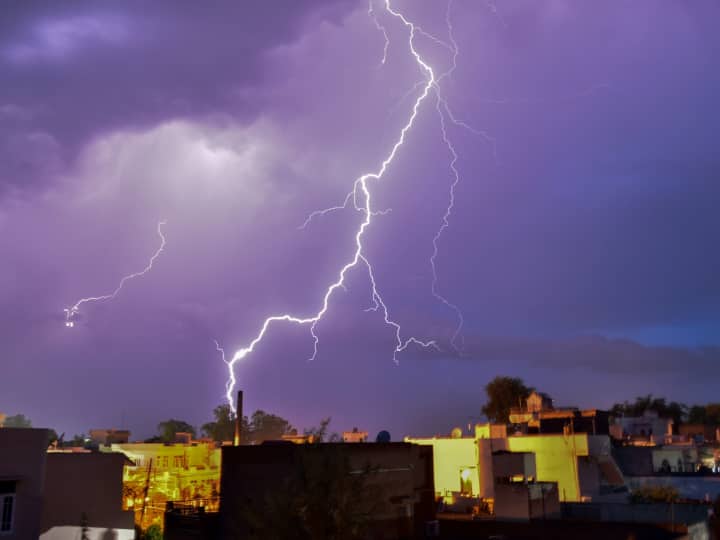Gujarat Weather Report Today 24 people have died due to lightning after rain 23 people have also been injured Gujarat Rain: गुजरात में कहर बनकर बरसी बारिश, बिजली गिरने से 24 लोगों की मौत से सहमे लोग, इतने हुए घायल