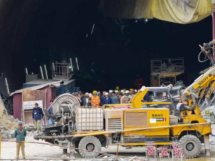 Uttarkashi Tunnel Collapse Rescue is going on from three places know what steps are being taken? सुरंग में फंसे मजदूरों को बचाने के लिए तीन प्लान तैयार, वर्टिकल ड्रिलिंग जारी, जानें उठाए जा रहे कौन से कदम?