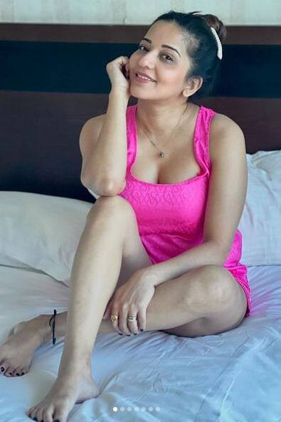 ਅਦਾਕਾਰਾ ਦੀ ਬੋਲਡਨੈੱਸ 41 ਸਾਲ ਦੀ ਉਮਰ 'ਚ ਵੀ ਰੁਕਣ ਦਾ ਨਾਂ ਨਹੀਂ ਲੈ ਰਹੀ ਹੈ। ਨਾਲ ਹੀ ਉਸ ਦੀ ਹੌਟਨੈੱਸ ਨੂੰ ਦੇਖ ਕੇ ਪ੍ਰਸ਼ੰਸਕਾਂ ਦਾ ਇੱਕ ਵਾਰ ਫਿਰ ਤੋਂ ਉਸ ਦੇ ਲੁੱਕ 'ਤੇ ਦਿਲ ਹਾਰ ਗਿਆ ਹੈ।