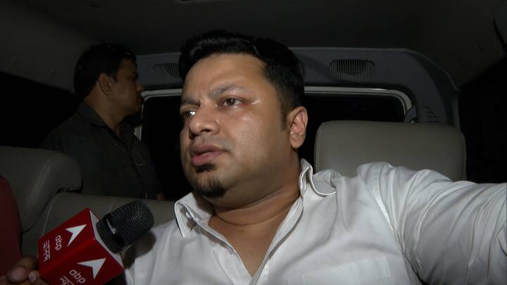 বঙ্গ বিজেপির একাংশের বিরুদ্ধে আরও গুরুতর অভিযোগ তোলেন তিনি। তিনি আরও বলেন, বঙ্গ বিজেপি আমায় এড়িয়ে চলে। উচ্চ নেতৃত্বের সভায় আমায় ডাকা হয় না।