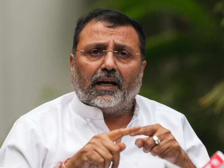 Cash On Query Nishikant Dubey Slams Mahua Moitra Over Dubai darshan hiranandani निशिकांत दुबे ने लगाया महुआ मोइत्रा पर आरोप, कहा- 'दुबई के होटल का बिल किसने जमा किया?'