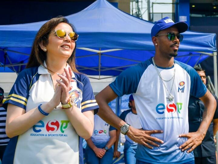 IPL 2024 Mumbai Indians owner Nita Ambani welcome back Hardik Pandya with happiness IPL 2024: हार्दिक पांड्या की मुंबई इंडियंस में वापसी से बेहद खुश दिखीं नीता अंबानी, खास अंदाज़ में किया वेलकम