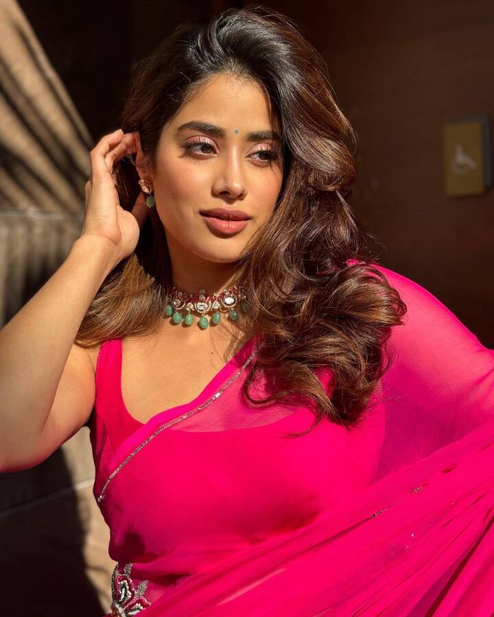 ఫోటోషూట్ కోసం సన్కిస్డ్ షాట్స్ను ఎంచుకుంది.