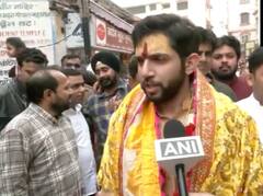 बांके बिहारी मंदिर पहुंचे आदित्य ठाकरे, दर्शन और पूजा अर्चना की, प्रियंका चतुर्वेदी भी रहीं मौजूद