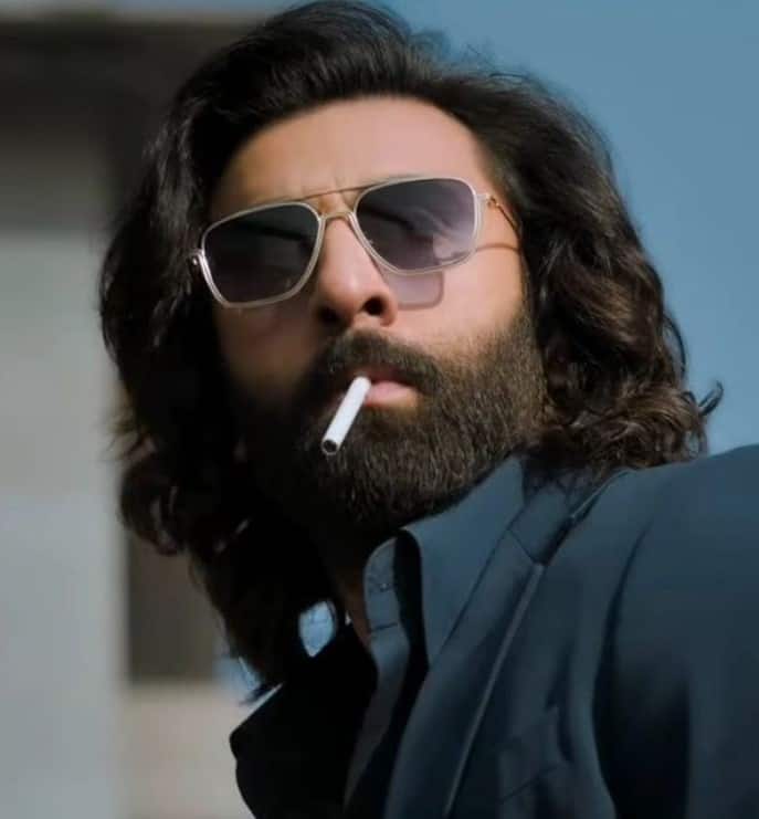 वहीं फिल्म के लीड एक्टर रणबीर कपूर ने भी अपने दिवगंत पिता ऋषि कपूर के साथ अपने रिश्ते को लेकर एक अफसोस जाहिर किया है. दरअसल, आज 27 नवंबर को फिल्म की पूरी स्टार कास्ट हैदराबाद में फिल्म को प्रमोट करने के लिए पहुंची.