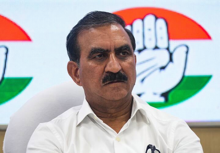 इससे पहले कृषि मंत्री चौधरी चंद्र कुमार ने अपने बयान में कहा था कि मुख्यमंत्री ने 11 दिसंबर से पहले मंत्रिमंडल विस्तार की बात कही है. हालांकि, उन्होंने यह भी स्पष्ट किया कि मंत्रिमंडल विस्तार मुख्यमंत्री का विशेषाधिकार है. ऐसे में वही इस बारे में फैसला लेंगे.